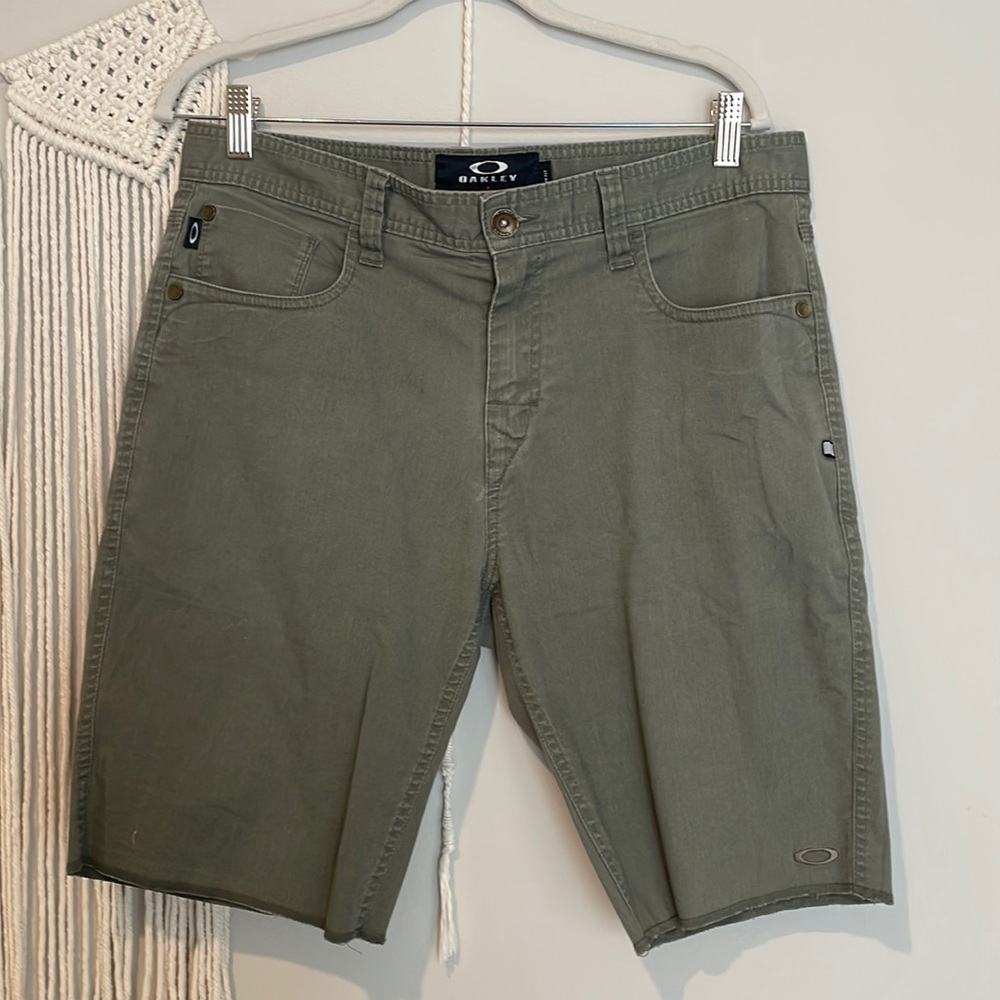 Light green Oakley shorts! ✨